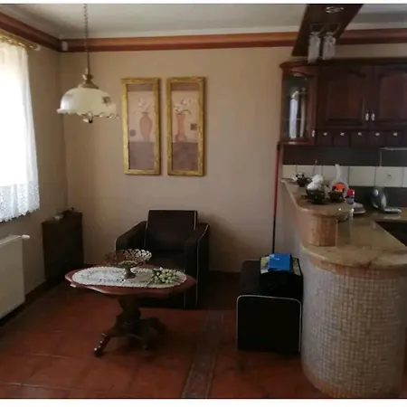 Lodge W Domu Z Kominkiem I Ogrodem Reda