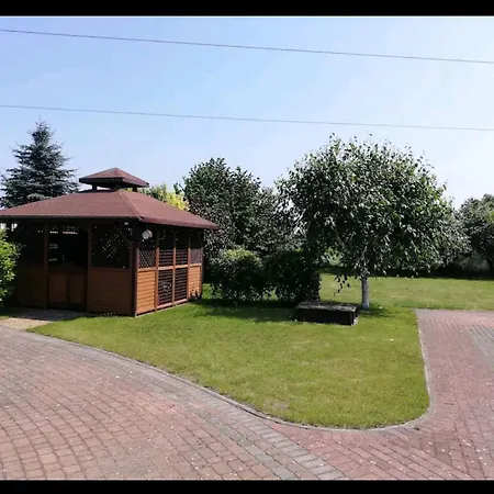 W Domu Z Kominkiem I Ogrodem * Reda