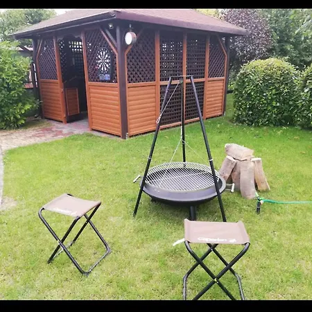 Lodge W Domu Z Kominkiem I Ogrodem Reda