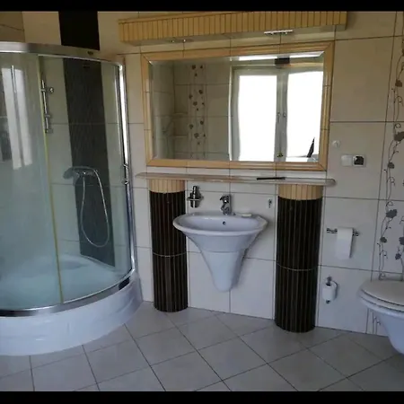 W Domu Z Kominkiem I Ogrodem Lodge