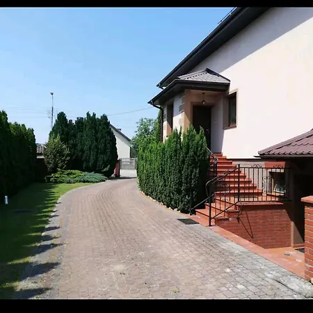 W Domu Z Kominkiem I Ogrodem *