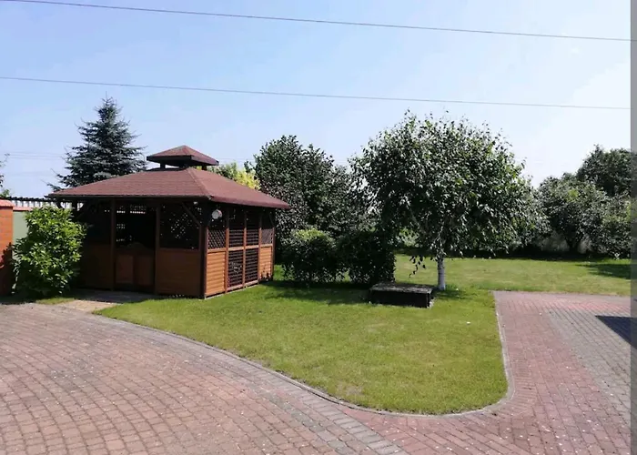 W Domu Z Kominkiem I Ogrodem * ردا