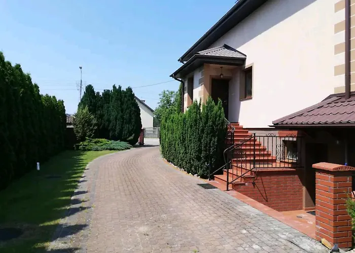 W Domu Z Kominkiem I Ogrodem *